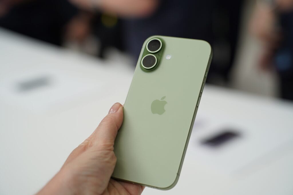 ​A new RCS update could connect iPhone and Android video calls, someday 