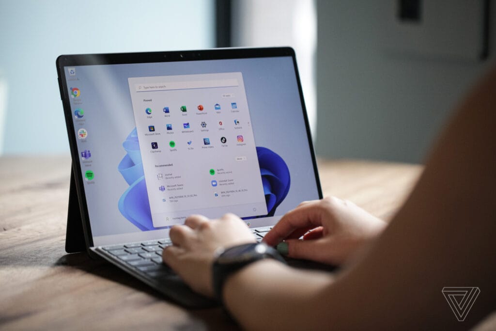 ​Windows 11 is finally getting a movable taskbar 