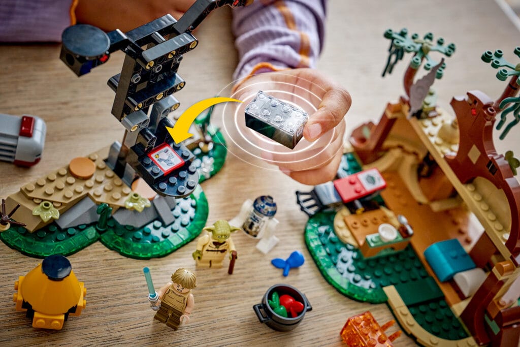 ​Lego’s Smart Brick is here, and it transforms these new Star Wars sets 